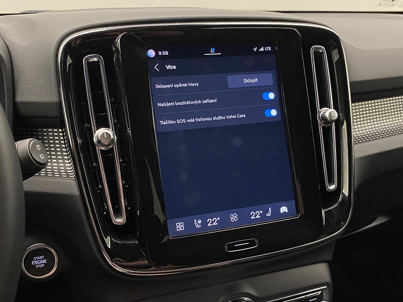 Volvo XC40 B4 AWD DARK PLUS AUT CZ - fotka 52 z 58