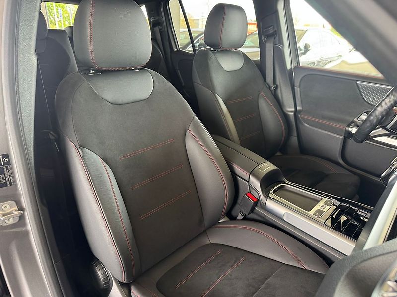 Mercedes-Benz EQB 350 4MATIC - fotka 19 z 19