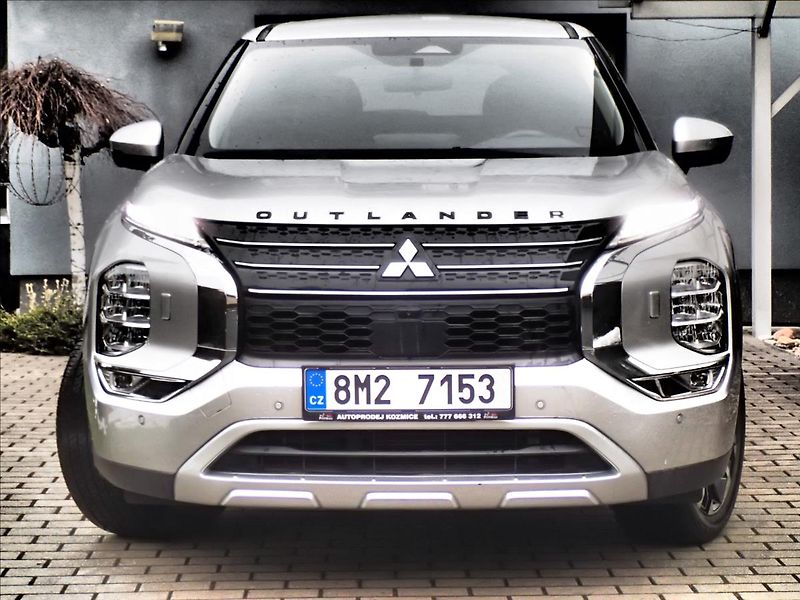 Mitsubishi Outlander 2,4 7míst, intense - fotka 2 z 70