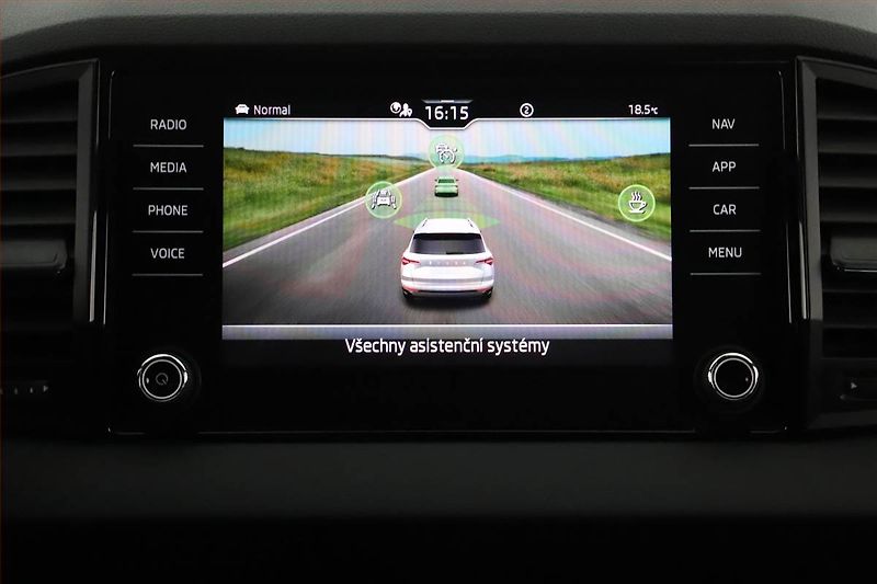 Škoda Karoq (2023) Sportline 1.5 TSI - fotka 16 z 18