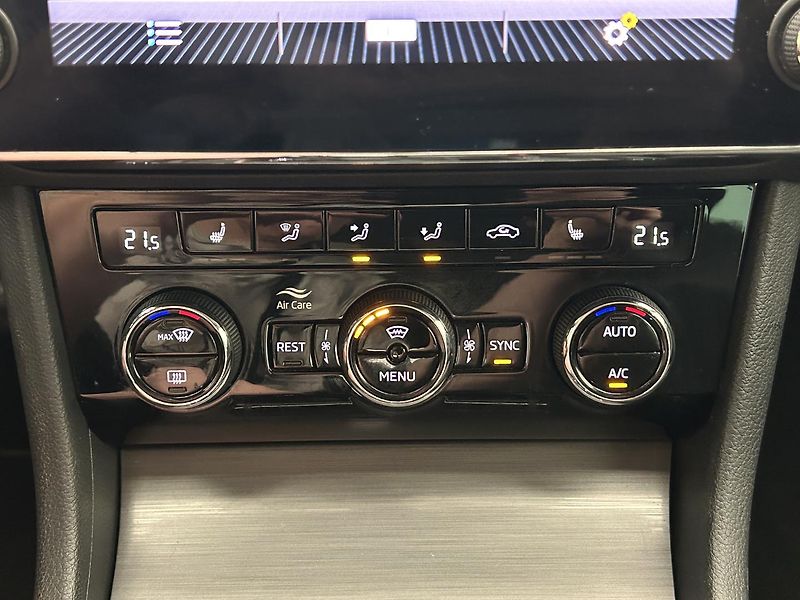 Škoda Superb 2.0 TDI Style Plus - fotka 17 z 27