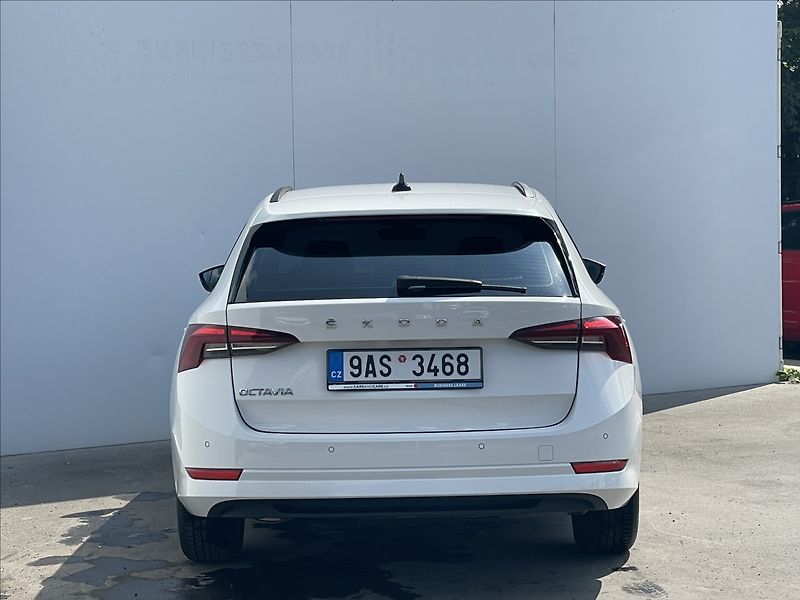 Škoda Octavia 2,0 TDI DSG Ambition Plus PDC - fotka 22 z 23