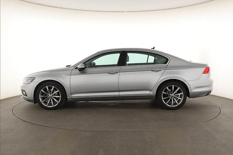 Volkswagen Passat (2022) Elegance 2.0 TDI - fotka 3 z 21