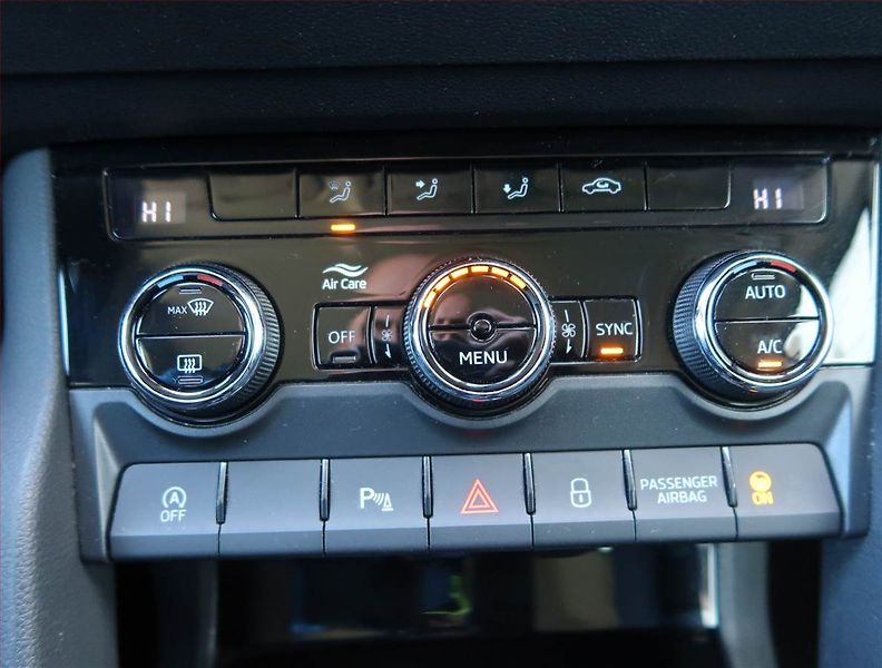 Škoda Karoq (2022) Ambition 2.0 TDI - fotka 16 z 21