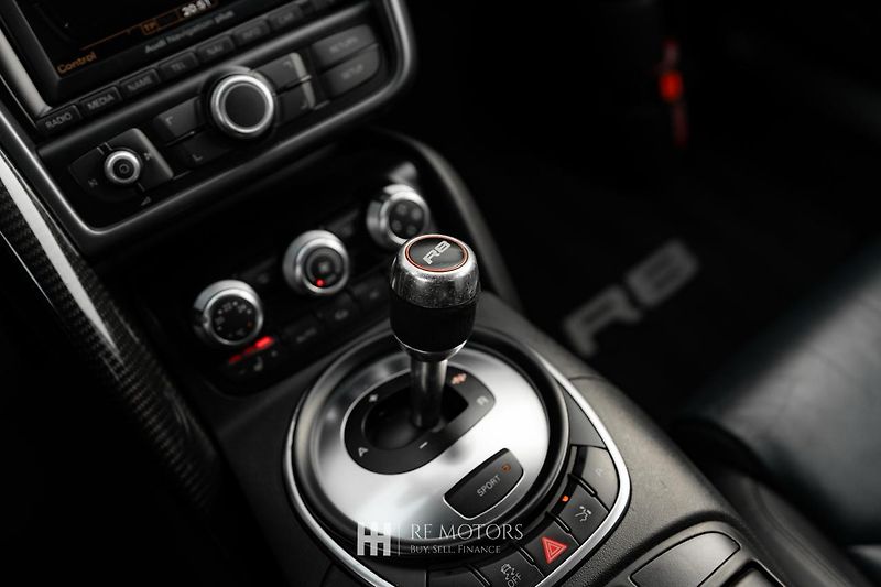 Audi R8 (2010) R8 5.2 V10 quattro 386kW - fotka 32 z 46