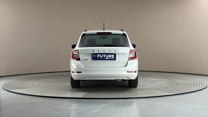 Škoda Fabia 1.0 TSI Ambition Combi - fotka 5 z 23