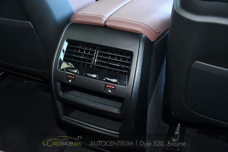 BMW X5 M50D LASER H/K HEAD-UP  - fotka 55 z 67