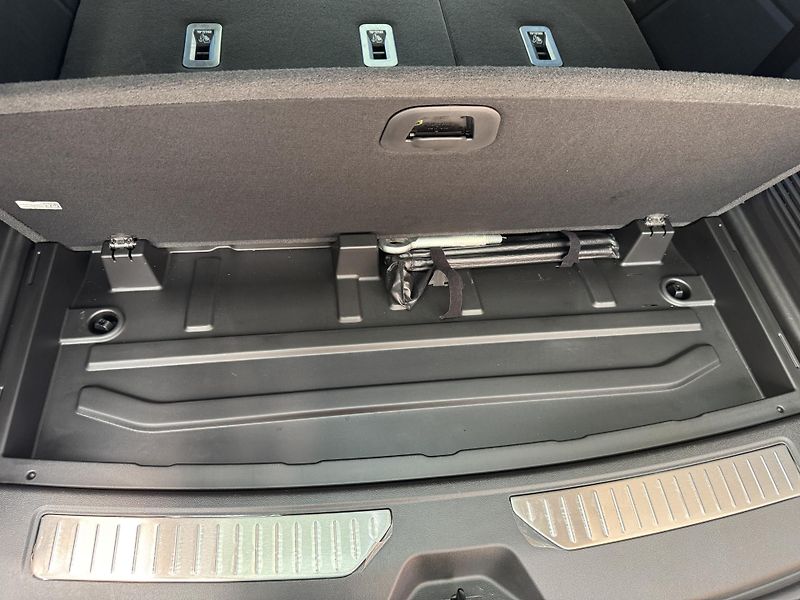 Chevrolet Tahoe RST 6,2 V8 - fotka 25 z 64