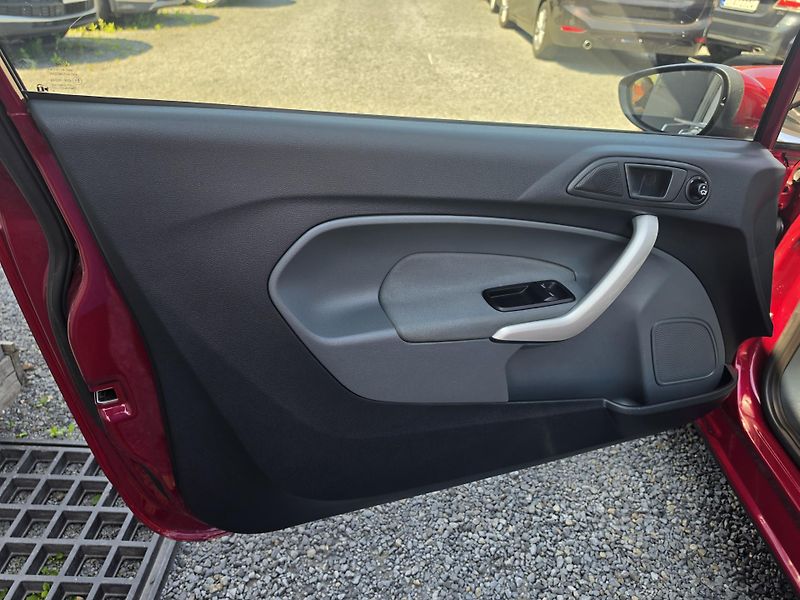 Ford Fiesta 1.4 i  - fotka 12 z 18