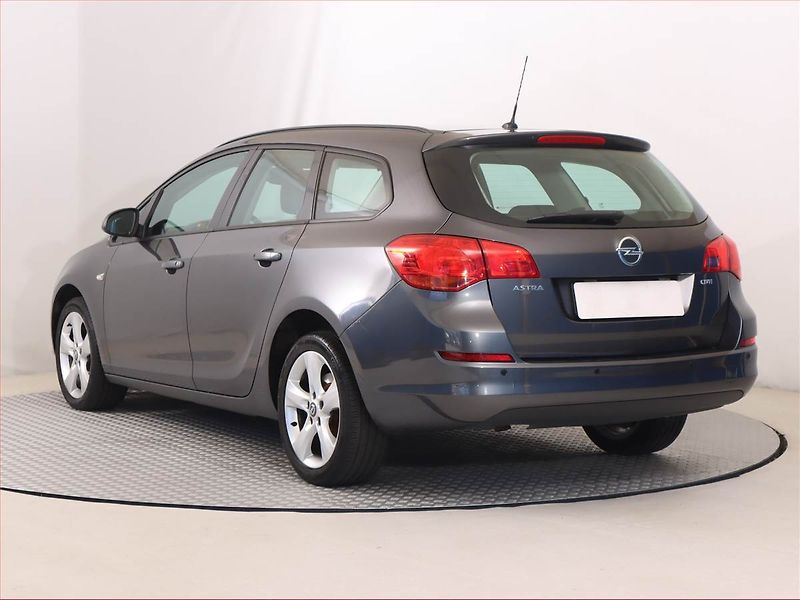 Opel Astra (2012) 1.7 CDTI, Serv.kniha, Tempomat - fotka 4 z 17
