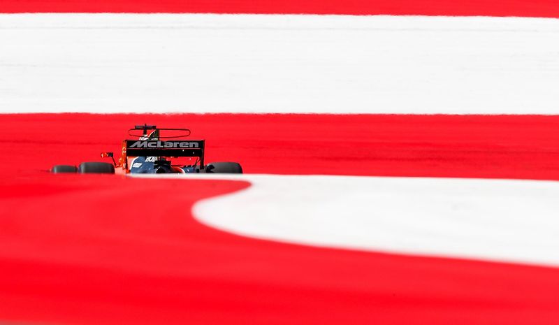 F1 2017 GP Rakouska - Valtteri Bottas (Mercedes) skvělým startem ujíždí svým soupeřům