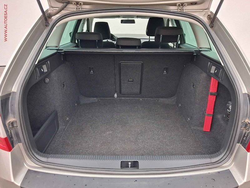 Škoda Octavia (2017) 1.0 TSi, Ambition, AC, park - fotka 7 z 18