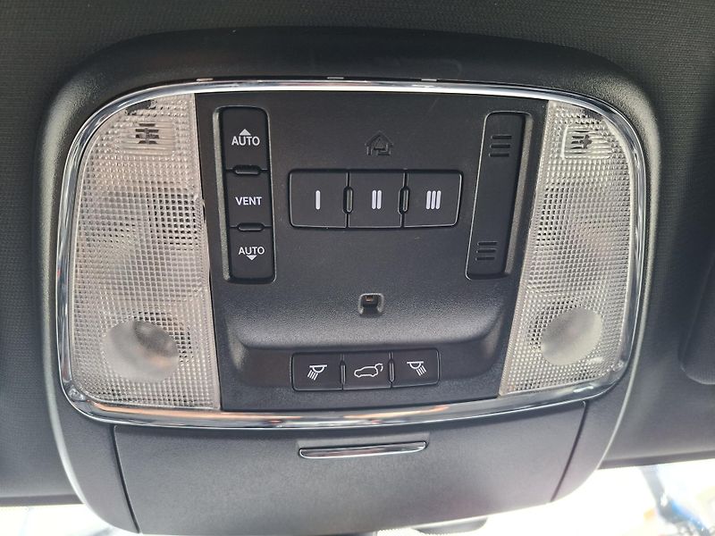 Dodge Durango (2019) 5,7L V8 HEMI 4x4, 6míst, Alcan - fotka 28 z 34