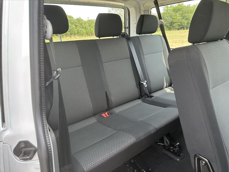 Volkswagen Transporter 2,0 TDI 9-Míst Klima 1.Maj DPH - fotka 14 z 25