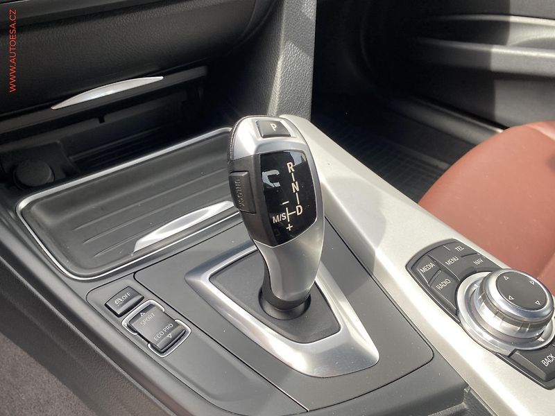 BMW Řada 3 (2013) 3.0i 335i, AT, navi, bixen - fotka 15 z 18
