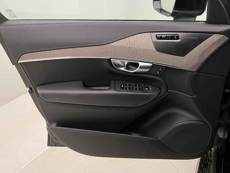Volvo XC90 T8 AWD PLUG-IN ULTIMATE BRIGHT - fotka 7 z 72