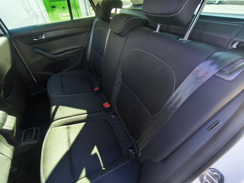 Škoda Fabia (2018) 1.2TSI, park.senzor, výhřev - fotka 19 z 21
