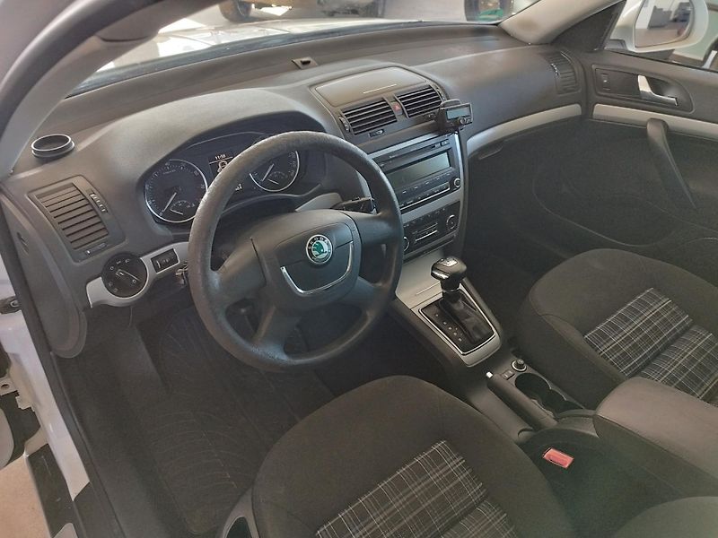 Škoda Octavia (2012) 1,4TSI,90KW,DSG,ALU,AUT.KLIMA - fotka 18 z 28
