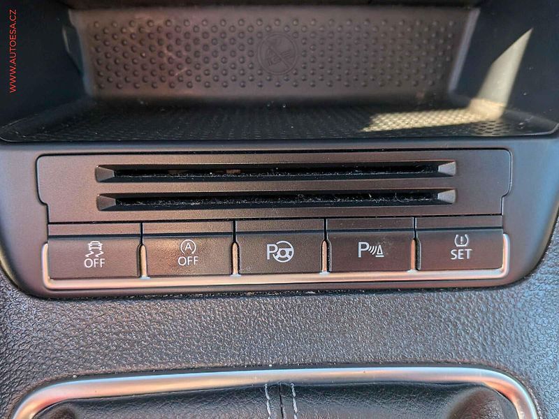 Volkswagen Tiguan (2010) 1.4TSi, AC, výhřev sed. - fotka 15 z 15