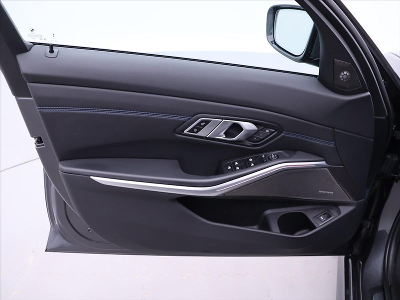 BMW Řada 3 3,0 M340d 250 kW xDrive CZ DPH - fotka 12 z 44
