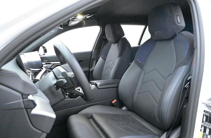 BMW i5 xDrive40 Touring M SoH 96% Taž - fotka 8 z 26