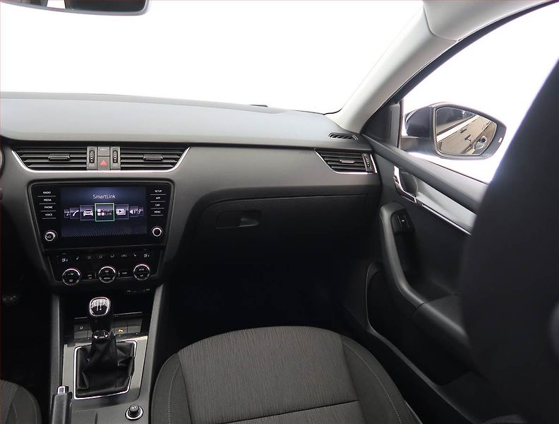 Škoda Octavia (2017) Style Plus 1.6 TDI, Tempomat - fotka 8 z 23