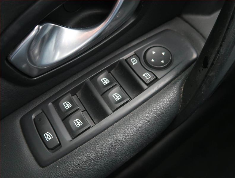 Renault Laguna (2008) 2.0 dCi, Tempomat - fotka 16 z 17