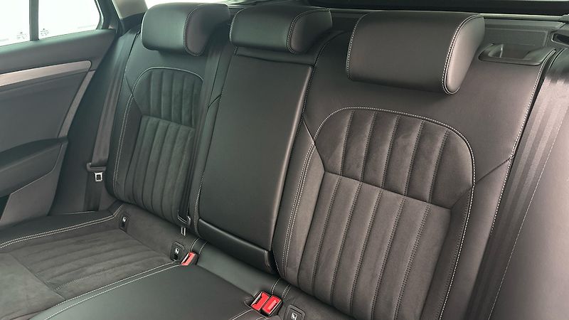 Škoda Superb 2.0 TDI DSG Style Combi - fotka 16 z 28
