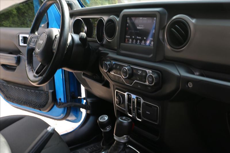 Jeep Gladiator 3,6 V6 - fotka 47 z 63