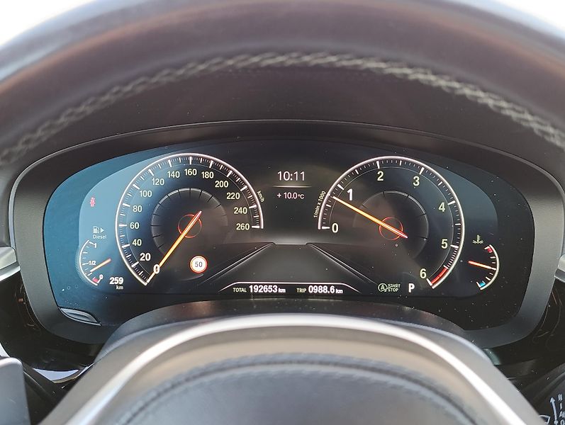 BMW Řada 5 540d xDRIVE MSPORT PANO  - fotka 21 z 33
