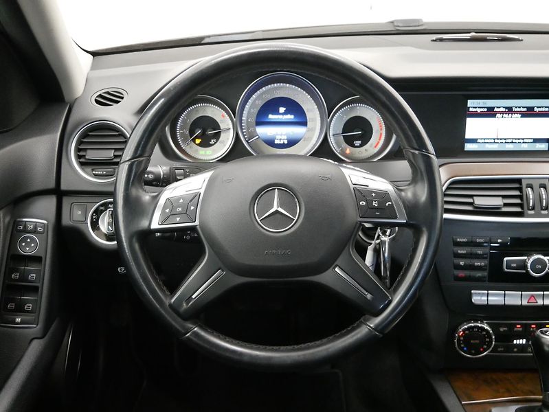 Mercedes-Benz Třídy C - fotka 18 z 29
