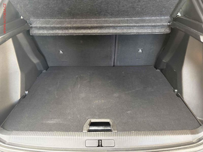 Peugeot 2008 (2021) 1.2 PT, 1.maj,ČR, servis - fotka 7 z 15