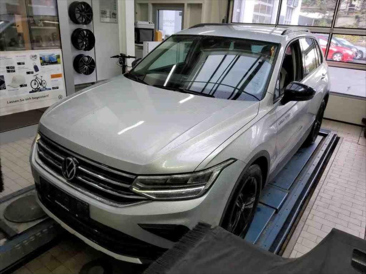 Volkswagen Tiguan 2,0 URBAN SPORT,4MOTION,TAŽNÉ