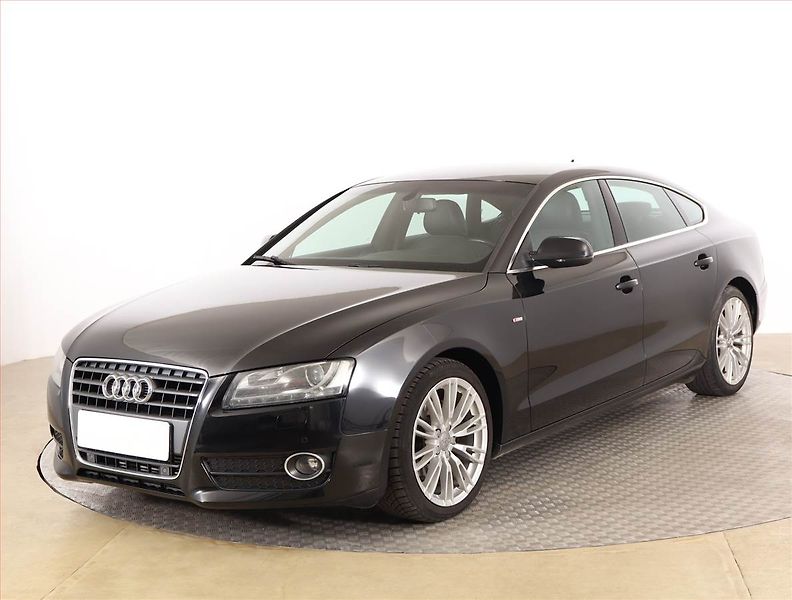 Audi A5 (2010) S-Line 2.0 TFSI, Xenony - fotka 2 z 16