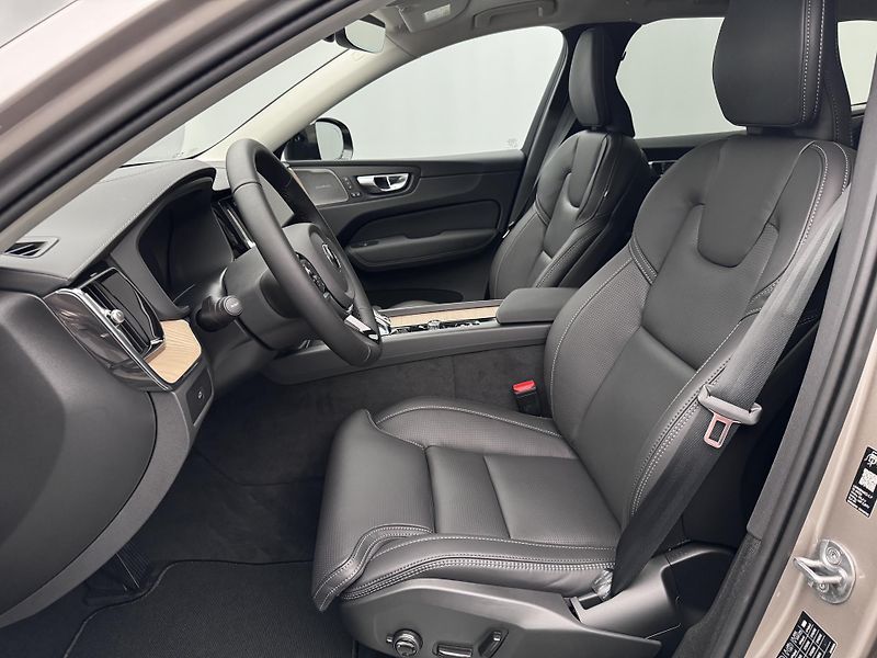 Volvo XC60 (2026) B5 AWD AUT DARK ULTRA - fotka 3 z 22