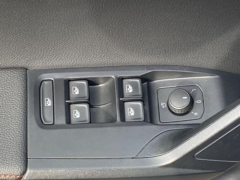Seat Arona (2023) 1.0 TSI DSG FR - fotka 25 z 35