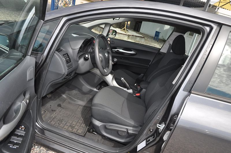 Toyota Auris 1.6 Valvematic 97kW - fotka 6 z 12