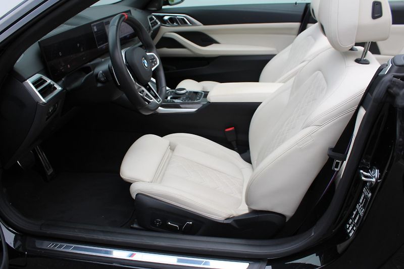 BMW Řada 4 M440i xDrive Convertible - fotka 12 z 23