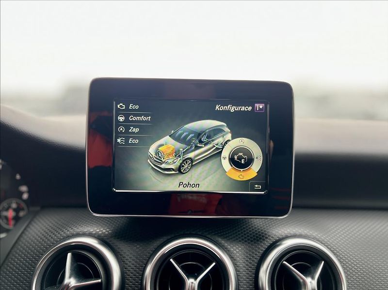 Mercedes-Benz Třídy A 180 d Sport automat - fotka 33 z 45