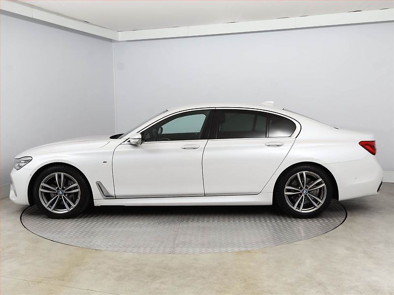 BMW Řada 7 (2019) M Paket 730d - fotka 3 z 22