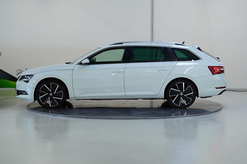 Škoda Superb - fotka 3 z 28