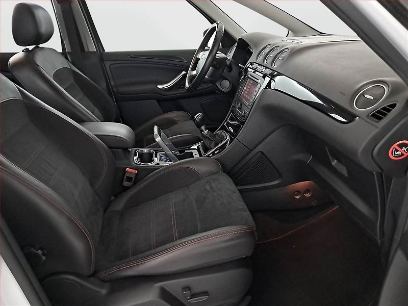 Ford S-MAX (2013) 2.2 TDCi, Navi, Xenony - fotka 9 z 16