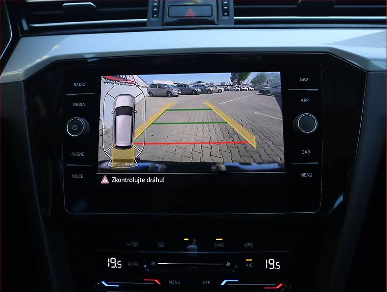 Volkswagen Passat (2021) Business 2.0 TDI, Automat - fotka 17 z 23