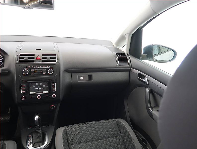 Volkswagen Touran (2011) Comfortline 2.0 TDI, Automat - fotka 8 z 23