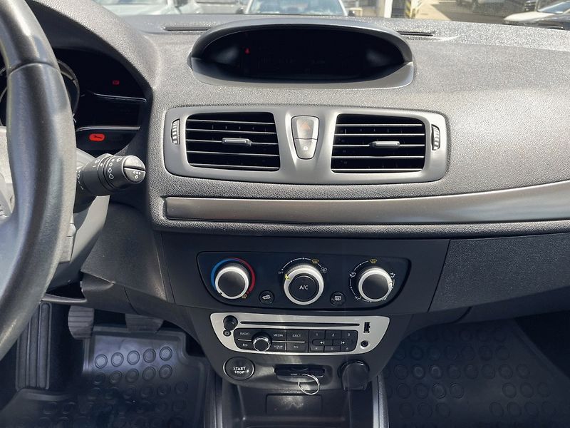 Renault Mégane (2015) 1.6,16V, 81kW, Life,1.Maj - fotka 17 z 30