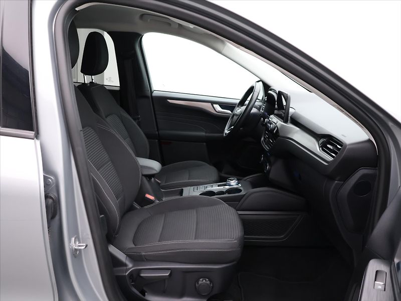 Ford Kuga 2,5 Hybrid 140kW AWD Titanium - fotka 13 z 28