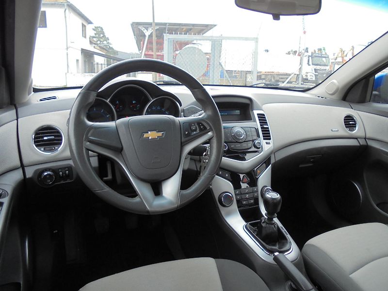 Chevrolet Cruze (2009) 1.6i- KLIMA- 8x AIRBAG- TAŽNÝ - fotka 8 z 11