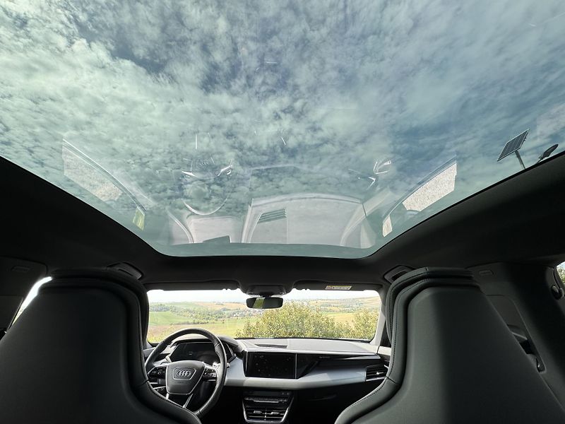 Audi e-tron GT Quattro HUD 360 Vzduch SoH 91% - fotka 44 z 58