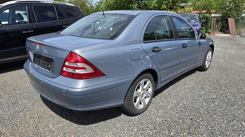 Mercedes-Benz Třídy C MERCEDES BENZ C180 AVANTGARDE - fotka 22 z 29