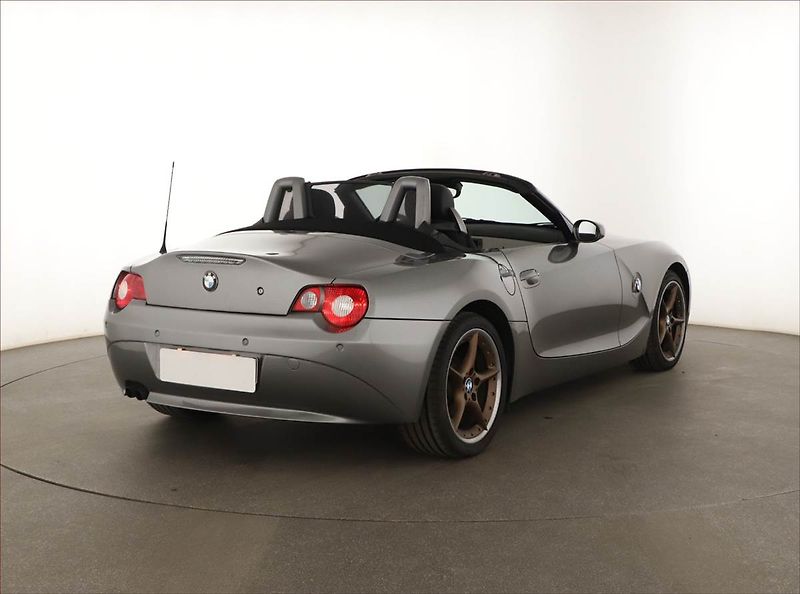 BMW Z4 (2005) 2.2i, Kůže, Tempomat - fotka 5 z 18